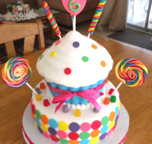 Minnie Bow Tique Birthday Cake.
