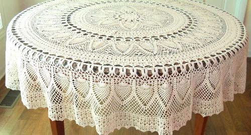 Lovely Lace Tablecloths For Dining Table Decoration Ideas.