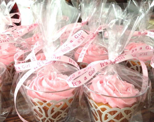 Baby ser cupcake favors.