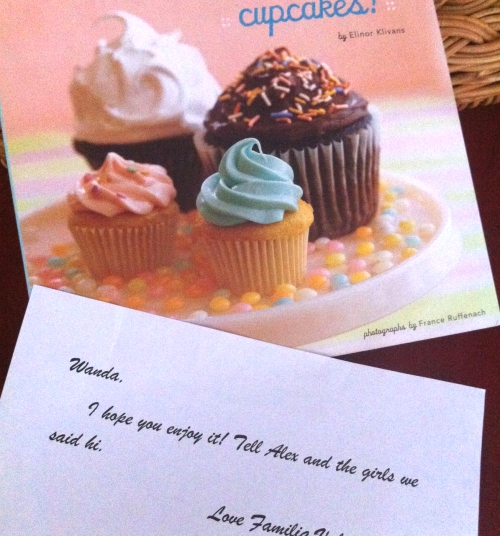 A gift by mail, Cupcakes.