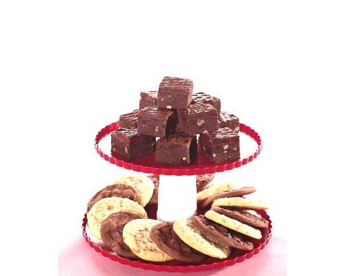 Nordic Ware Dessert Stand with Dome Lid & Reviews.