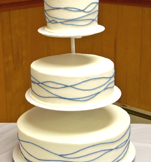 Floating and Upside Down Wedding Cakes We Love.