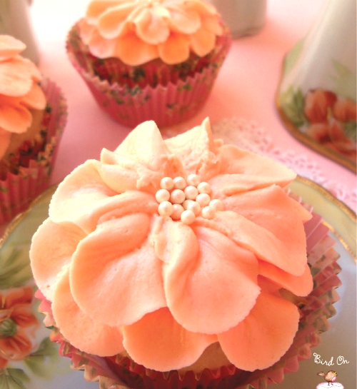 Bird On A Cake. Pretty Flower Cupcakes for Mother's Day.