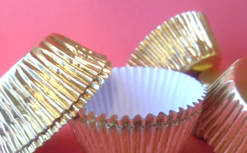 100 Mini Gold Foil Cupcake Liners Baking Cups Cake Pops.