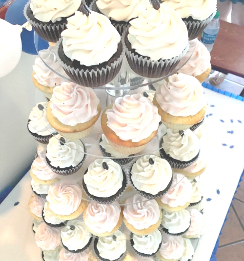 Beautiful ue Wedding Cupcakes.