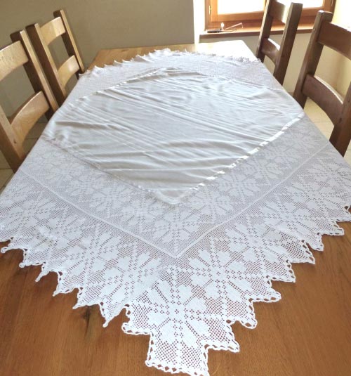 Large cotton tablecloth with Antique lace.