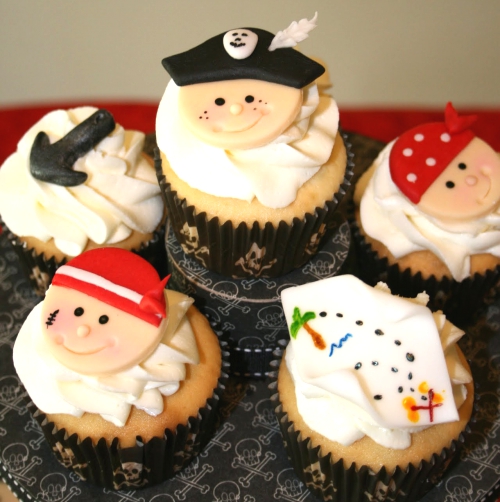 Sweet Elegance. My first Tutorial? Pirate Cupcakes and Display.
