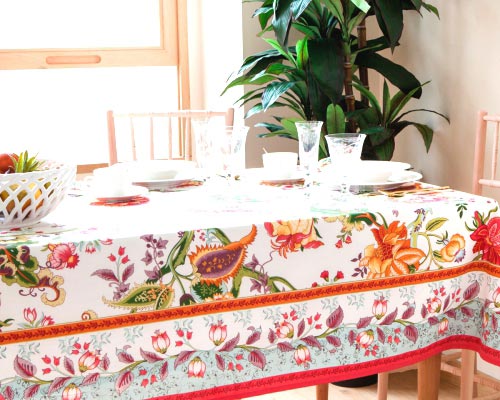 6 gorgeous floral tablecloths for Spring.