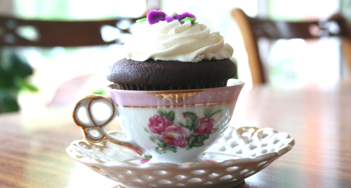 Tea cup cupcake.