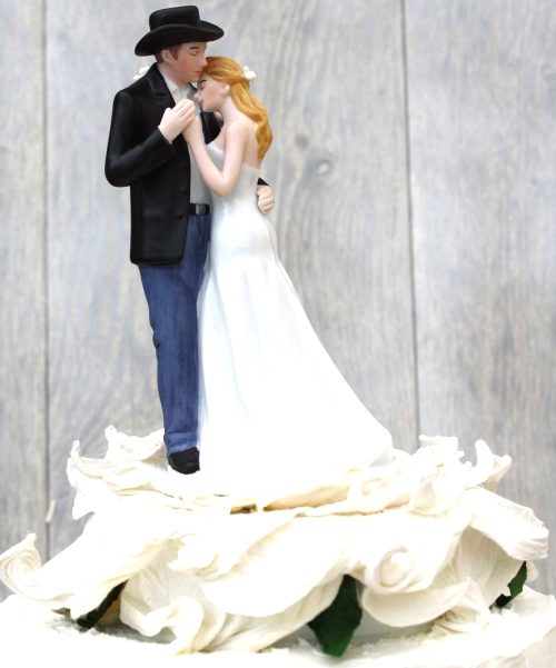 Ue and Funny Ideas of Wedding Cake Toppers.