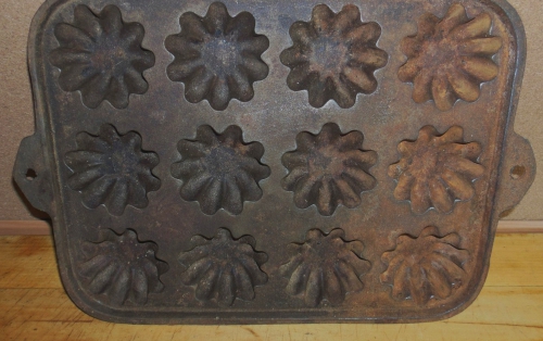 Antique Cast Iron Fluted Muffin Pan 12 Cups.