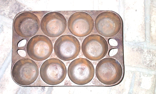 Old vintage Cast Iron Two Finger Grip 11 Cupcake Muffin Bakeware Pan Item.