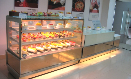 Cake Scase. Bakery Scase. Display Cooler.