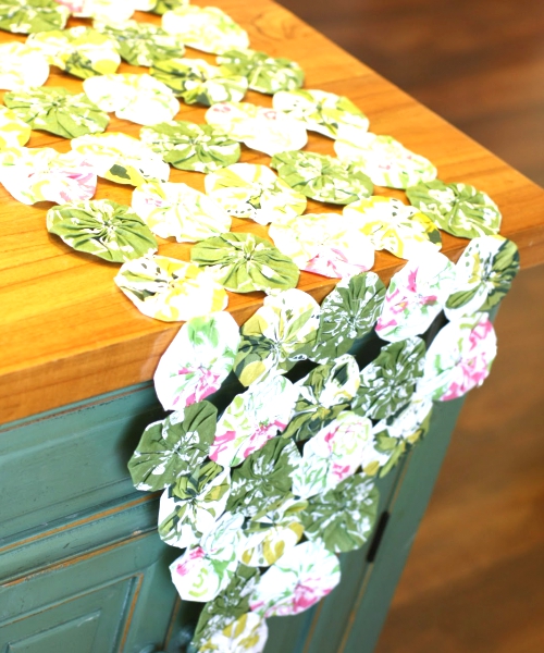 37 Cool Easter Table Runner Ideas.