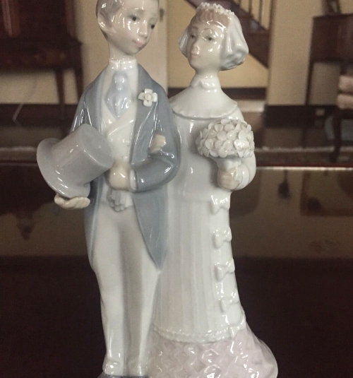 Retired Lladro figurine Wedding Bride and Groom Porcelain Figurine MINT?
