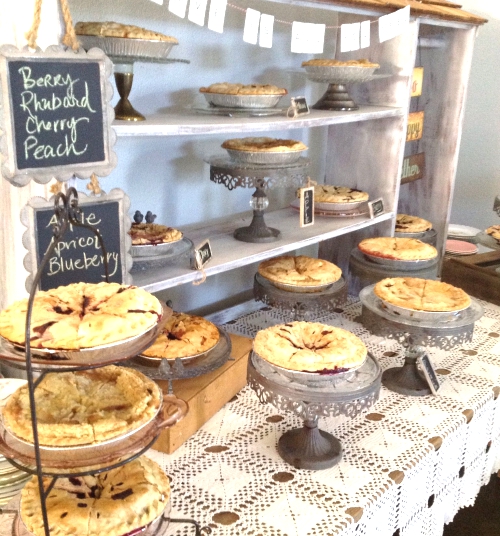 Pie Display at Silver Falls Vineyard Farmers Market Ideas Farmers market display. Market stall display. Bakery display.