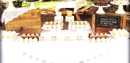 Cupcake Displays. Rustic Elegant. Dreams Cupcakery.