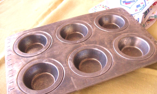 Keep Going. Vintage Wilton 6 Cup Muffin Tin.